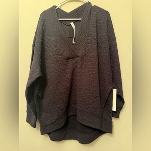 NWT Lululemon Size 10 Rippled V-Neck Pullover Sweater, Relaxed with Pockets